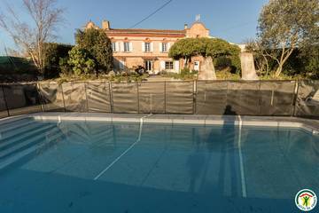 Gîte pour 12 personnes, avec jardin et piscine ainsi que sauna et terrasse à Mauvaisin