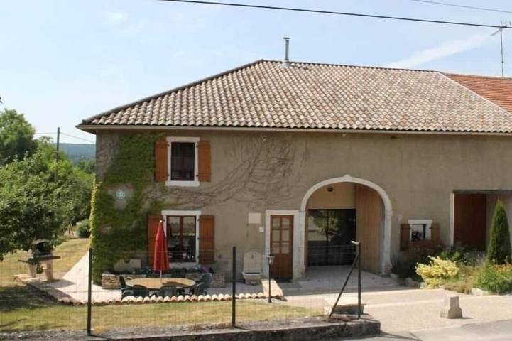 Gîte pour 7 personnes, avec jardin dans la Meuse