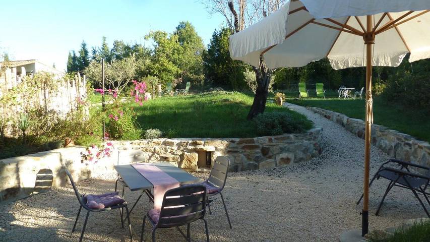Location de vacances pour 4 personnes, avec jardin ainsi que vue et piscine à Saint-Julien-de-Cassagnas - 2