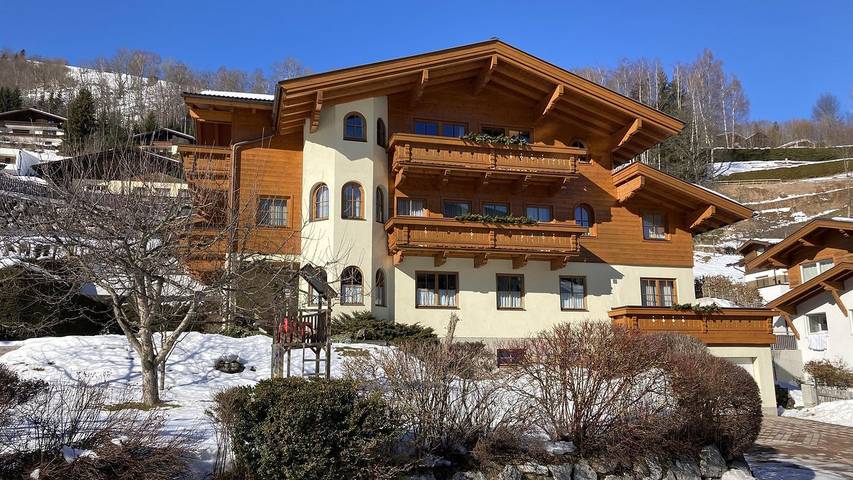 Ferienwohnung für 4 Personen, mit Garten und Balkon, kinderfreundlich in Kaprun
