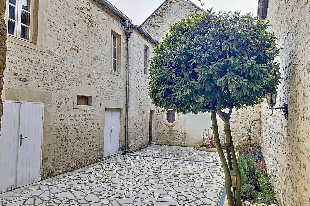 Entire apartment, Bayeux, cosy studio apartment in the heart of the town center. in Bayeux, Bayeux region