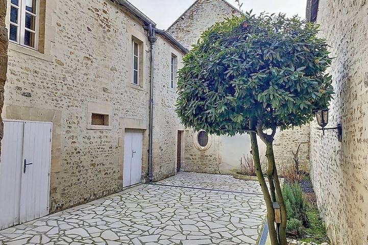 Gîte pour 2 personnes, avec Jardin dans Office De Tourisme De Bayeux