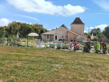 Gîte pour 7 personnes, avec piscine à Thénac