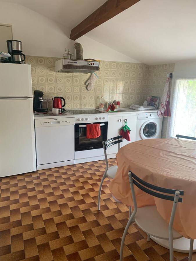 Gîte pour 5 personnes, avec vue et jardin, animaux acceptés à Tourtrol - 4