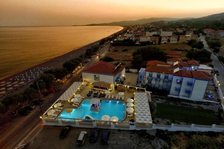 Hotel voor 4 personen, with Balkon and Whirlpool as well as Terras and Tuin in Lesbos