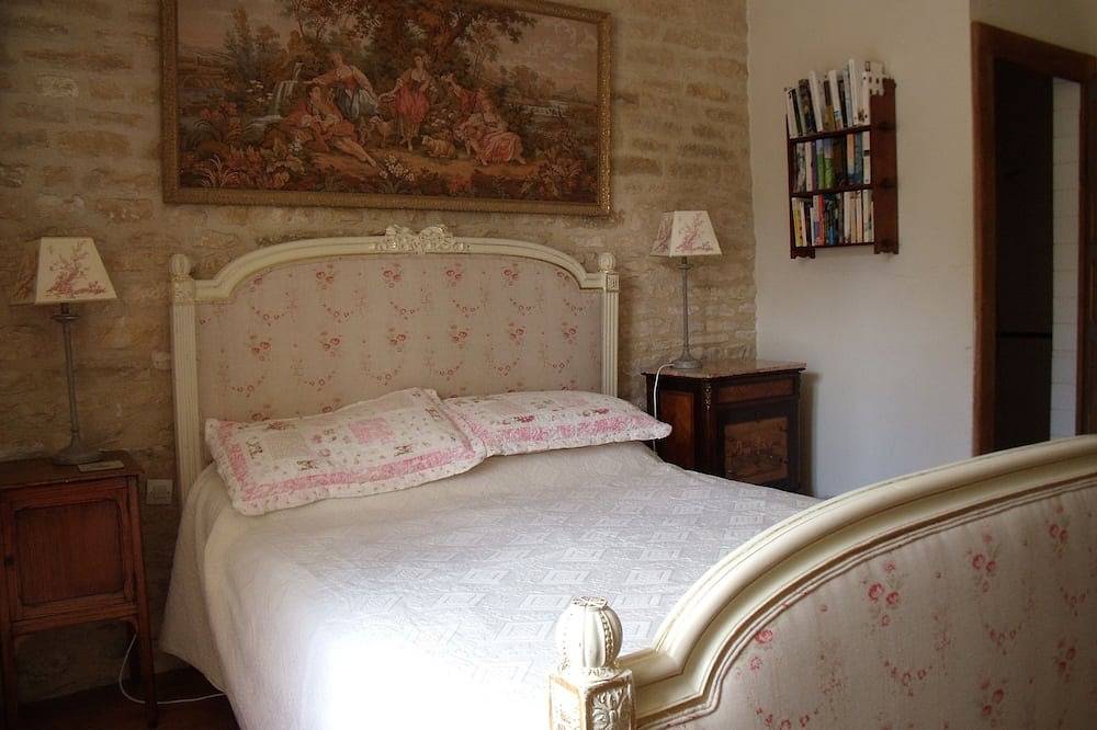 Grand Burgundian stone house in quiet village, 5 bedrooms, beautiful garden in Dancevoir, Parc national de forêts