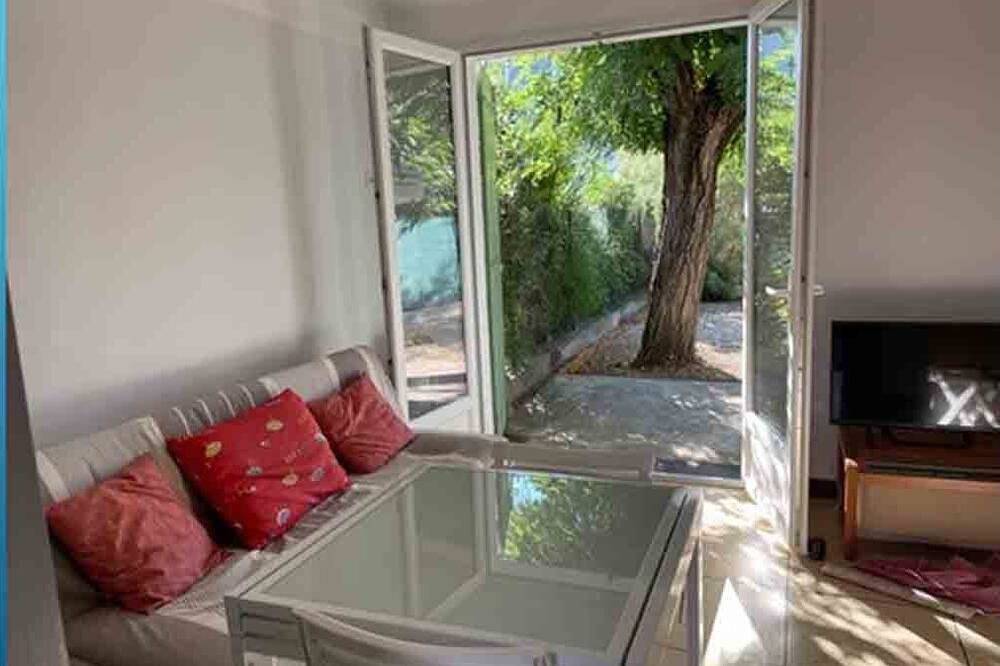 Pleasant Maisonnette (F1) classified 3* - Distance from sea and beach 100 m in Hyeres, Parc national Port-Cros