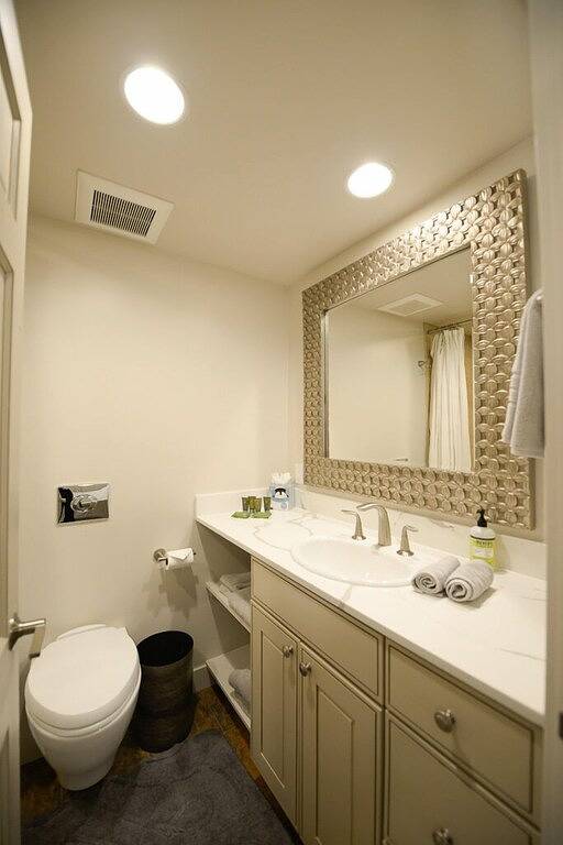 Ganze Wohnung, 100 Schritte zur Gondel! Neu renoviert - Herbst 2017! Neben dem Arrabelle. in Vail Ski Resort, Vail