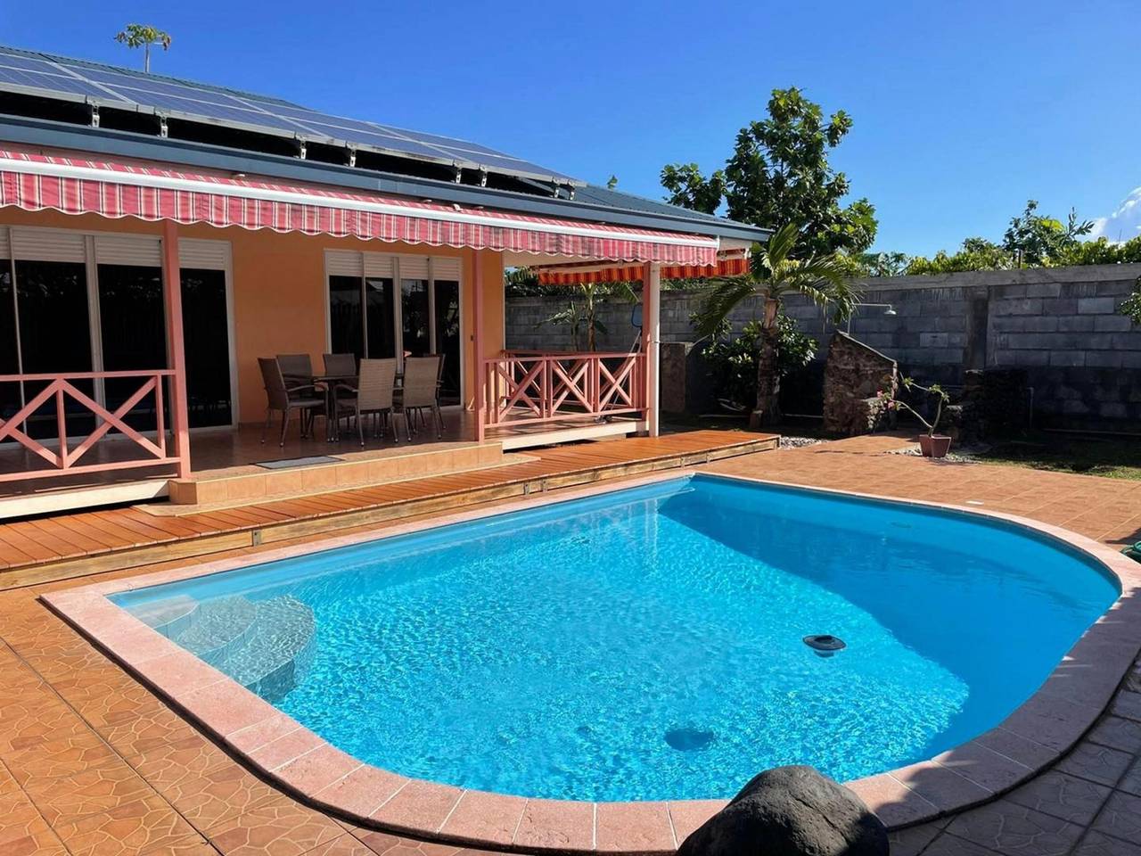 Tahiti - Fare Vairai Pool in Faa'a, Tahiti