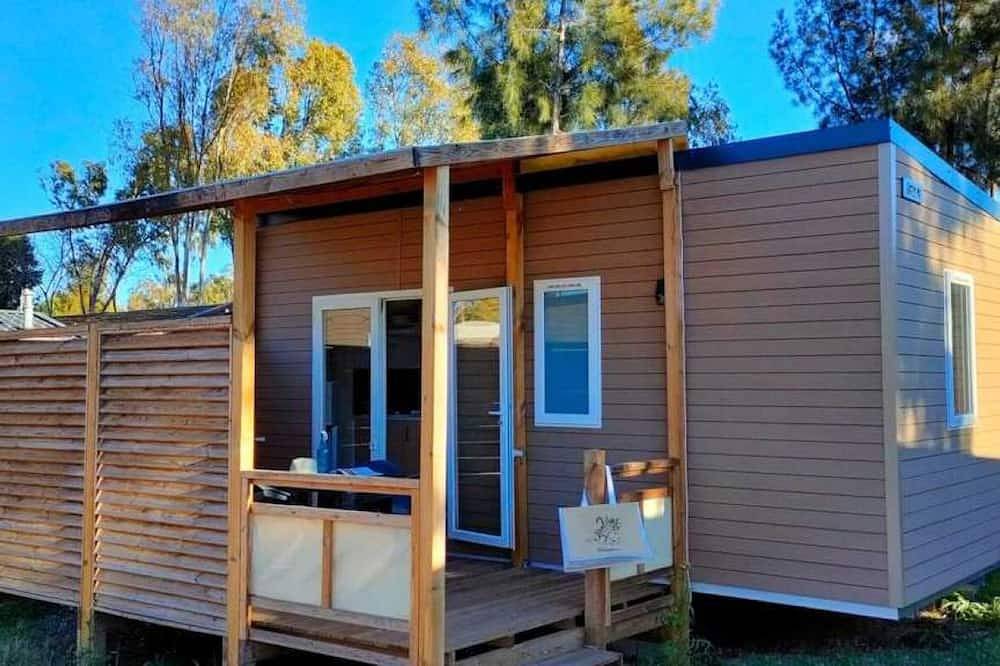 Zecamping 4 étoiles locatif Tv clim 22m2 in La Bergerie, Hyeres