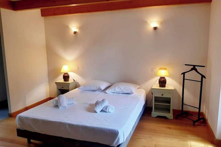 Location de vacances pour 8 personnes, avec jardin à Lanuéjouls - 2