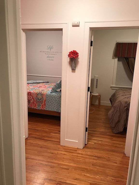 Ganze Wohnung, Day Street Suites. Historische Phelps Mansion. Main Level Suite # 2 in Decorah, Winneshiek County