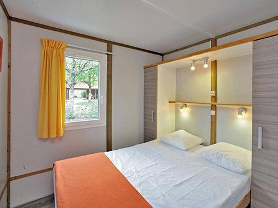 Camping Soleil Plage - Chalet 5 persons - Chalet | Classic | 2 Bedrooms | 4/5 Pers | Air conditioning | Tv in Vitrac, Périgord Noir