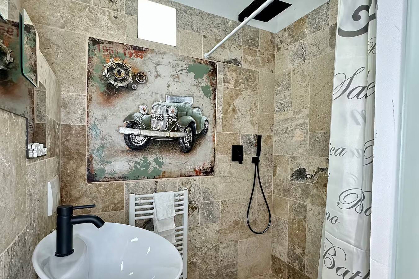 Ganze Ferienwohnung, 1 Bed Royal Escape - City Central, Wifi in Arad