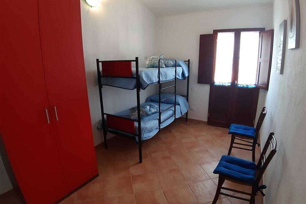 Ganze Wohnung, Villa Ulivo, holiday home with swimming pool and pets allowed in Is Chillaus, Sant'Anna Arresi