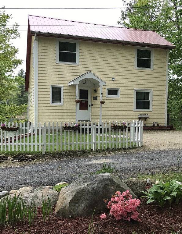 Schönes Seeufer-Haus im Bereich North Adams / Williamstown in North Adams, Berkshire County