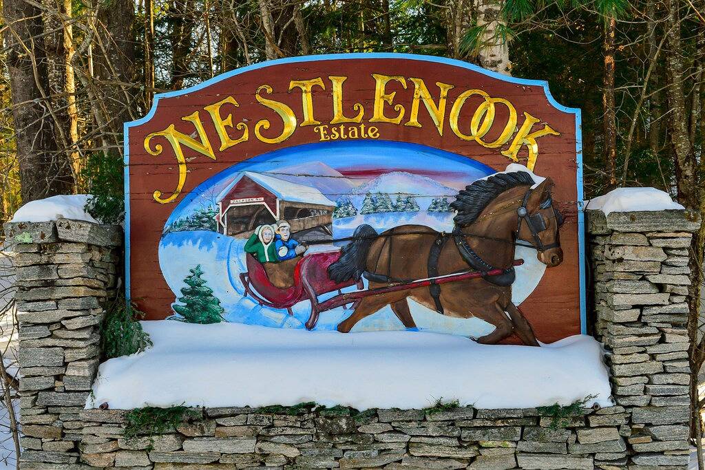 Sunlit Suite with a Kitchenette, Gas Fireplace, Fast Wifi, Patio, & Pool in Jackson (NH), White Mountain National Forest