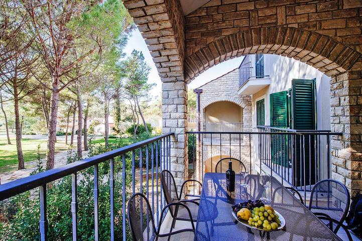 Ferienwohnung für 6 Personen, mit Balkon/Terrasse und Pool in Privlaka - 3