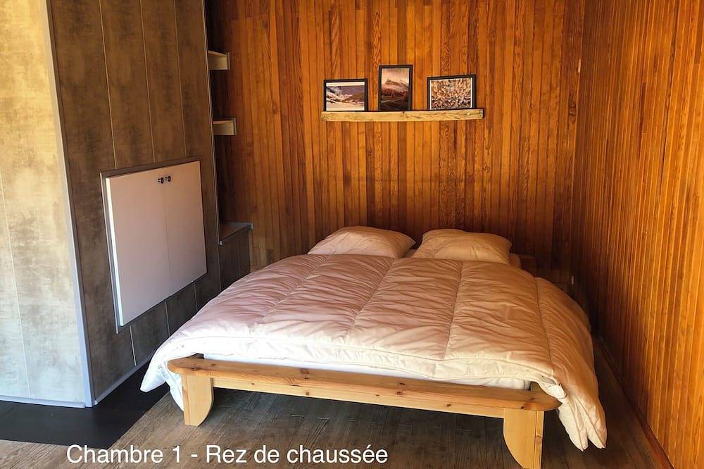 Queyrassian chalet at the foot of the slopes and at the start of hiking trails in Abriès-Ristolas, Queyras