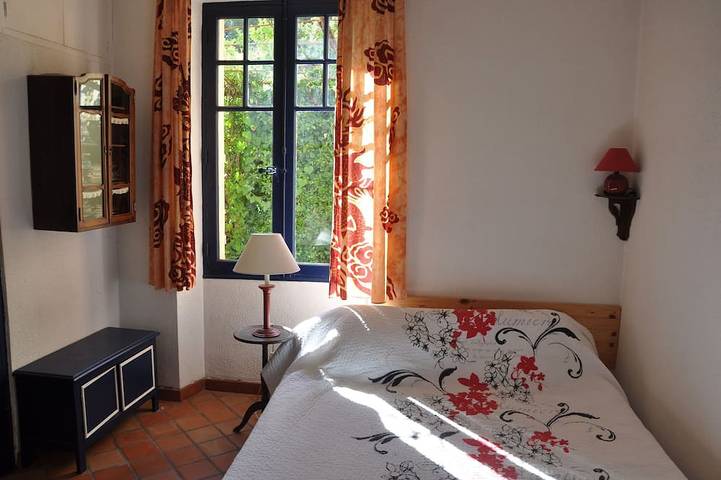 Location de vacances pour 6 personnes, avec terrasse et jardin, animaux acceptés à Ollioules - 2