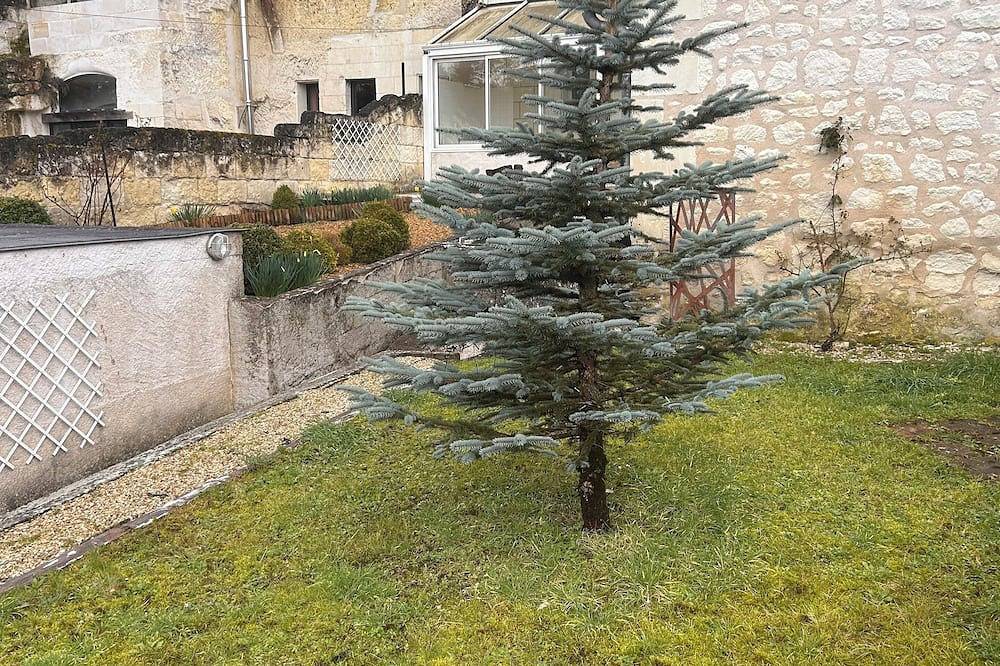Semi-troglodyte and atypical house in Loches, Loches region