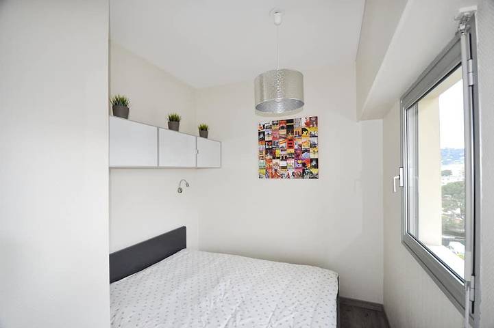 Appartement entier, 3 pièces en dernier étage, vue mer panoramique, piscine, climatisation, garage in Antibes, Côte méditerranéenne (France)