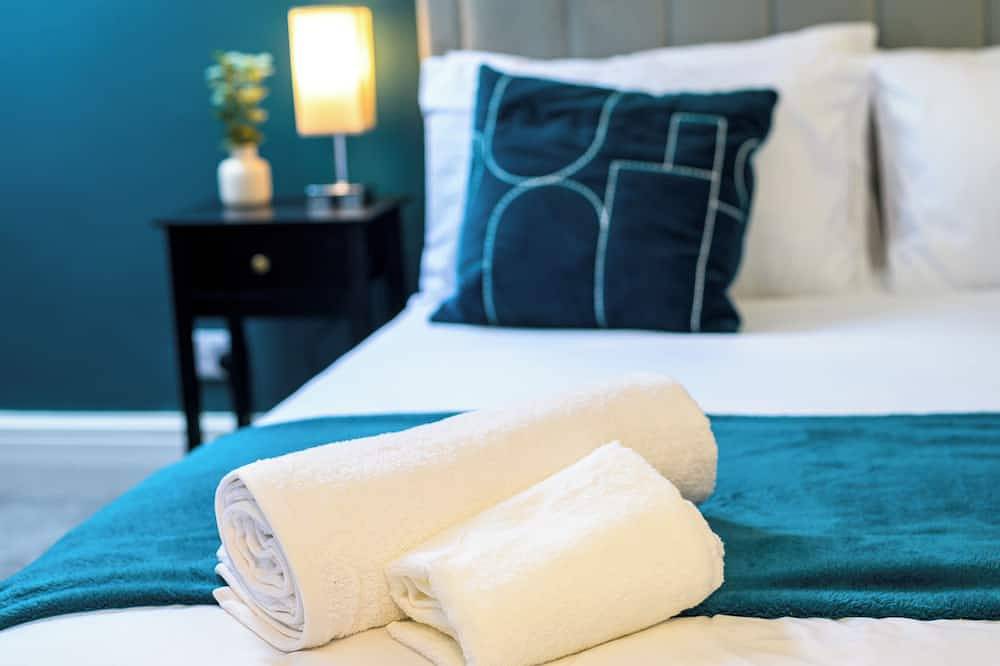 Stunning House - Sleeps 7 - Buxton - pet friendly in Buxton, Derbyshire