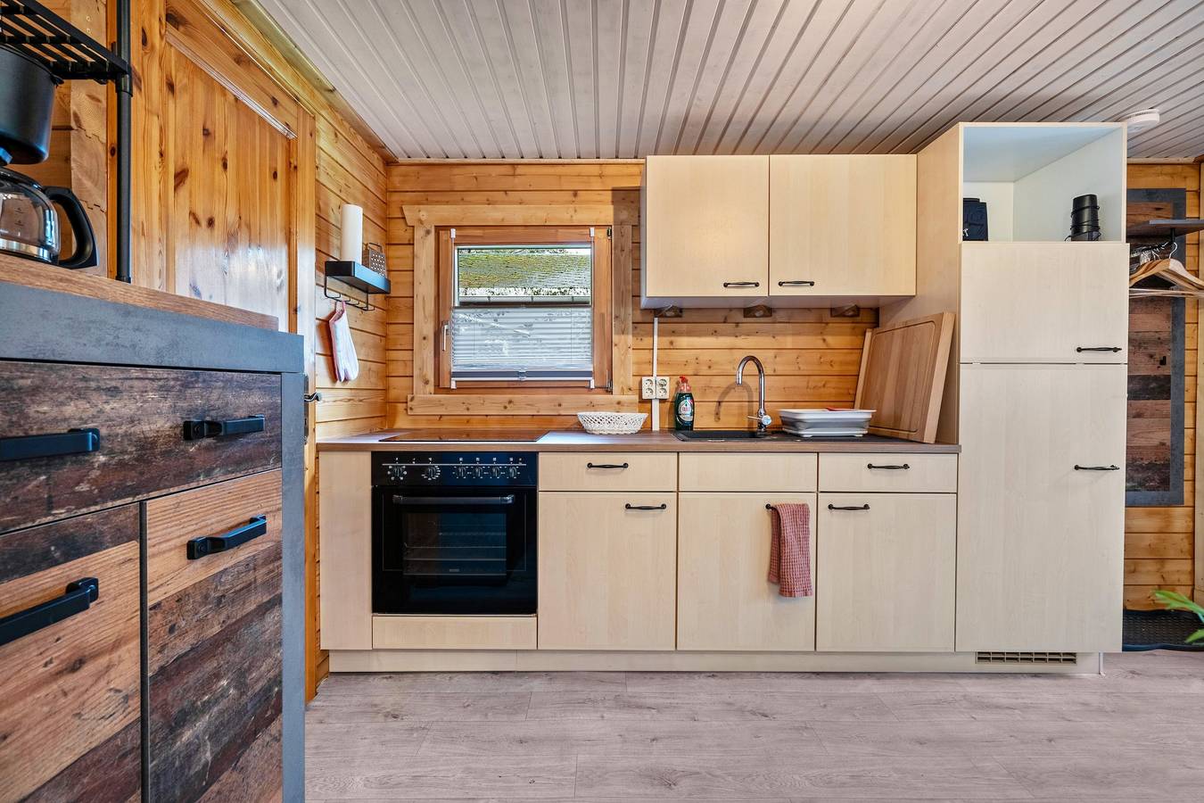 Holiday Home 'Häuschen Grau' with Private Garden and Wi-Fi in Scheibenberg, Ore Mountains