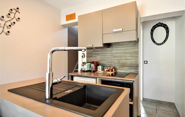 Location de vacances pour 2 personnes, avec terrasse et piscine à Beaucaire - 4