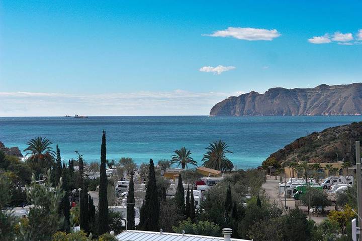 Location de vacances pour 2 personnes, avec bassin pour enfant ainsi que jardin et piscine dans El Portús