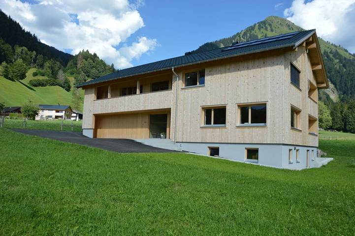 Ferienwohnung für 4 Personen, mit Balkon und Garten in Schoppernau