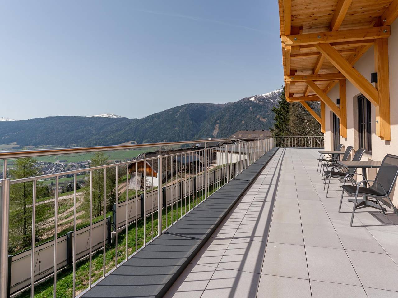 Geheel appartement, Fraai appartement met groot terras en zwembad in Mariapfarr, Bundesland Salzburg