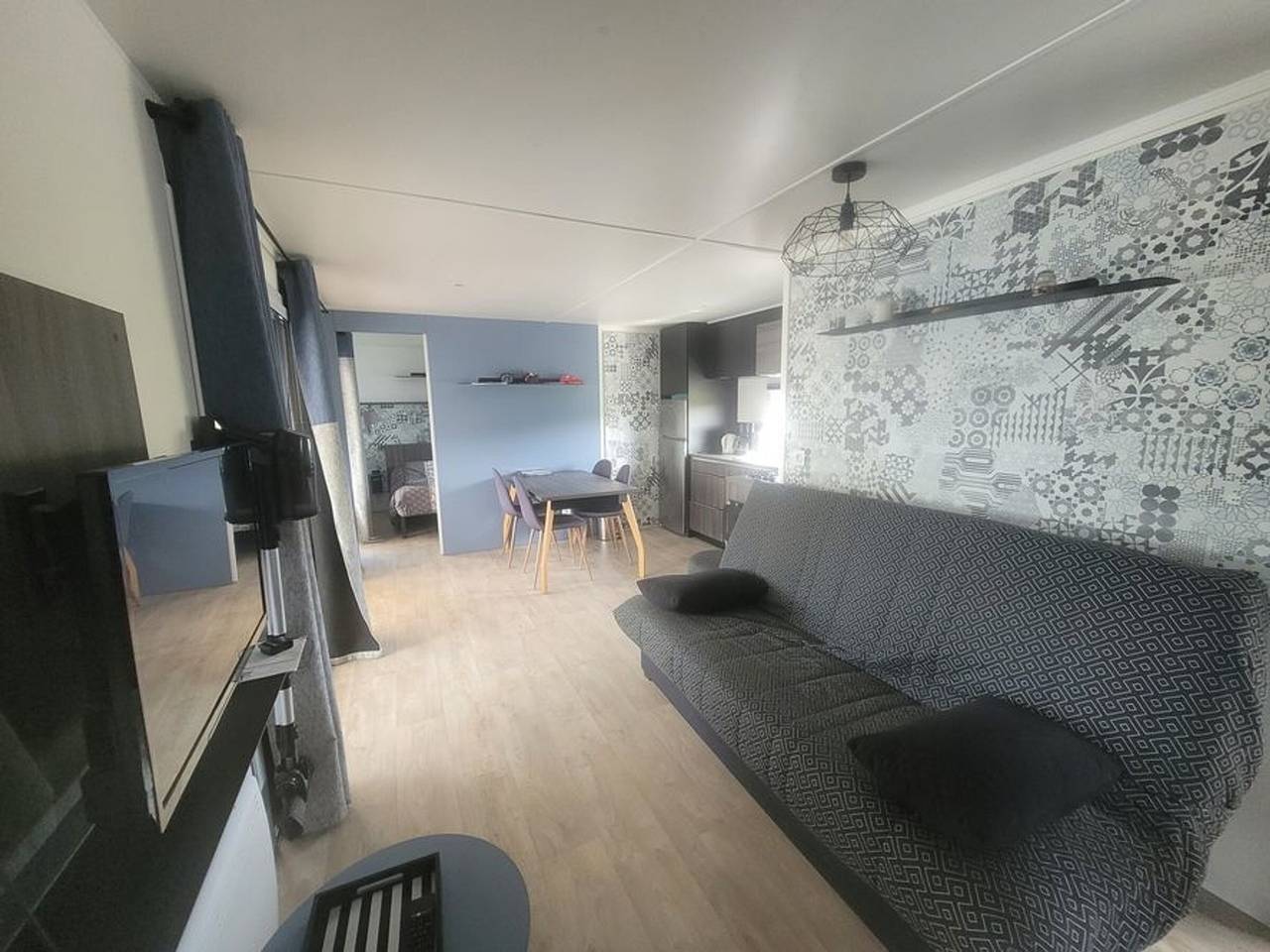 Mobil-home moderne avec piscine couverte, proche mer, 6 pers, animaux admis in Saint-Hilaire-de-Riez, Vendée