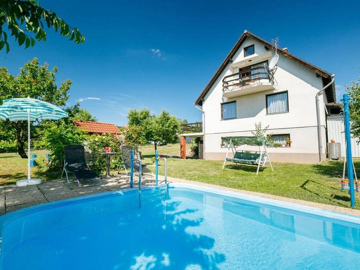 Ferienhaus für 6 Personen, mit Balkon und Terrasse sowie Garten und Pool in Ungarn