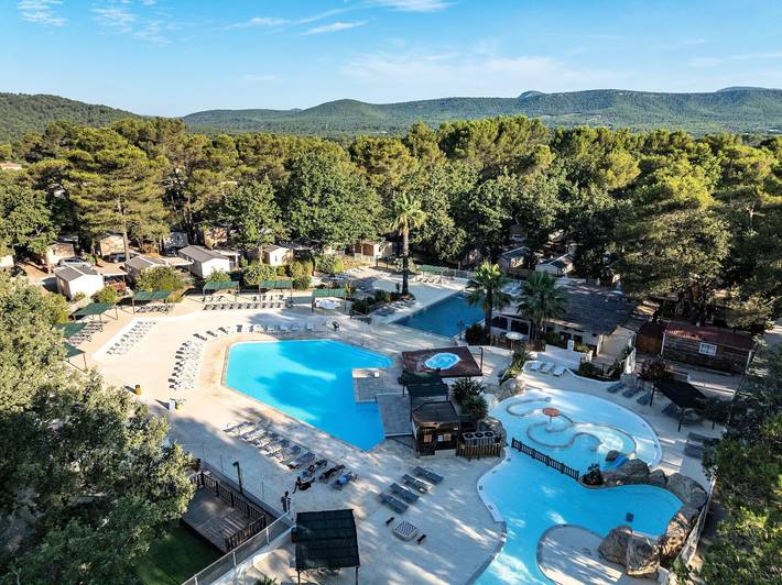 Mobil home pour 4 personnes, avec terrasse et piscine à Nans-les-Pins - 4