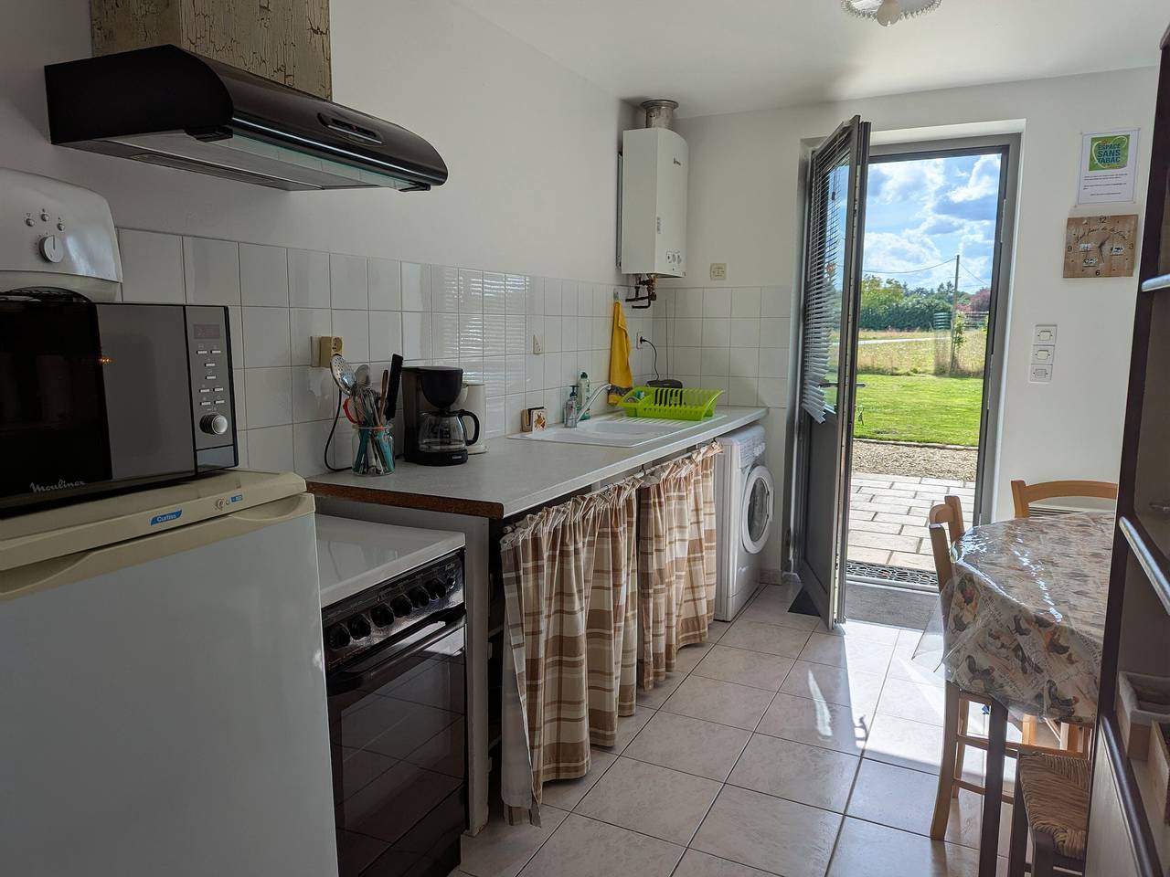 Gemütliches Ferienhaus im Loiretal: Privater Garten, moderne Ausstattung, inkl. Bettwäsche und Strom in Guilly, Loire-Tal