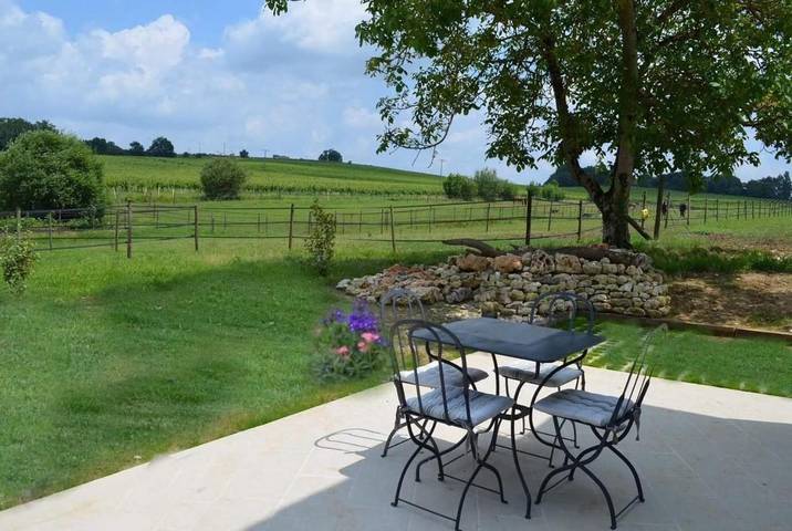 Location de vacances pour 4 personnes, avec jardin ainsi que terrasse et vue à Eynesse - 4