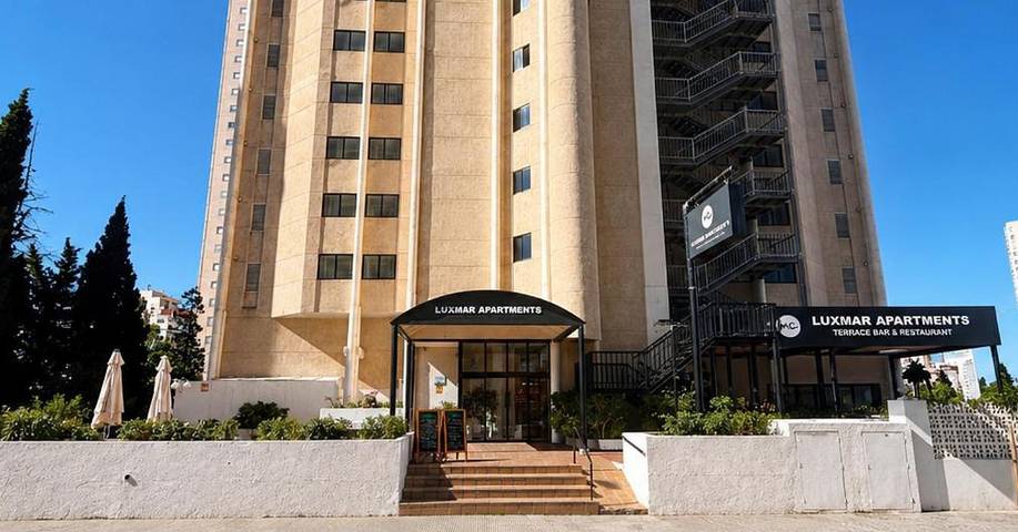 Apartahotel para 3 personas, con vistas además de balcón y piscina en Benidorm