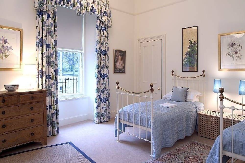 1 Bellevue Terrace - sleeps 4 guests  in 2 bedrooms in Edinburgh, Edinburgh and Lothian