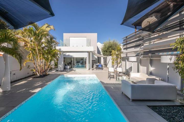 Chalet para 6 personas, con piscina y balcón en Pasito Blanco