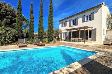 Location de vacances pour 8 personnes, avec jardin et terrasse à Saint-Hilaire-d'Ozilhan