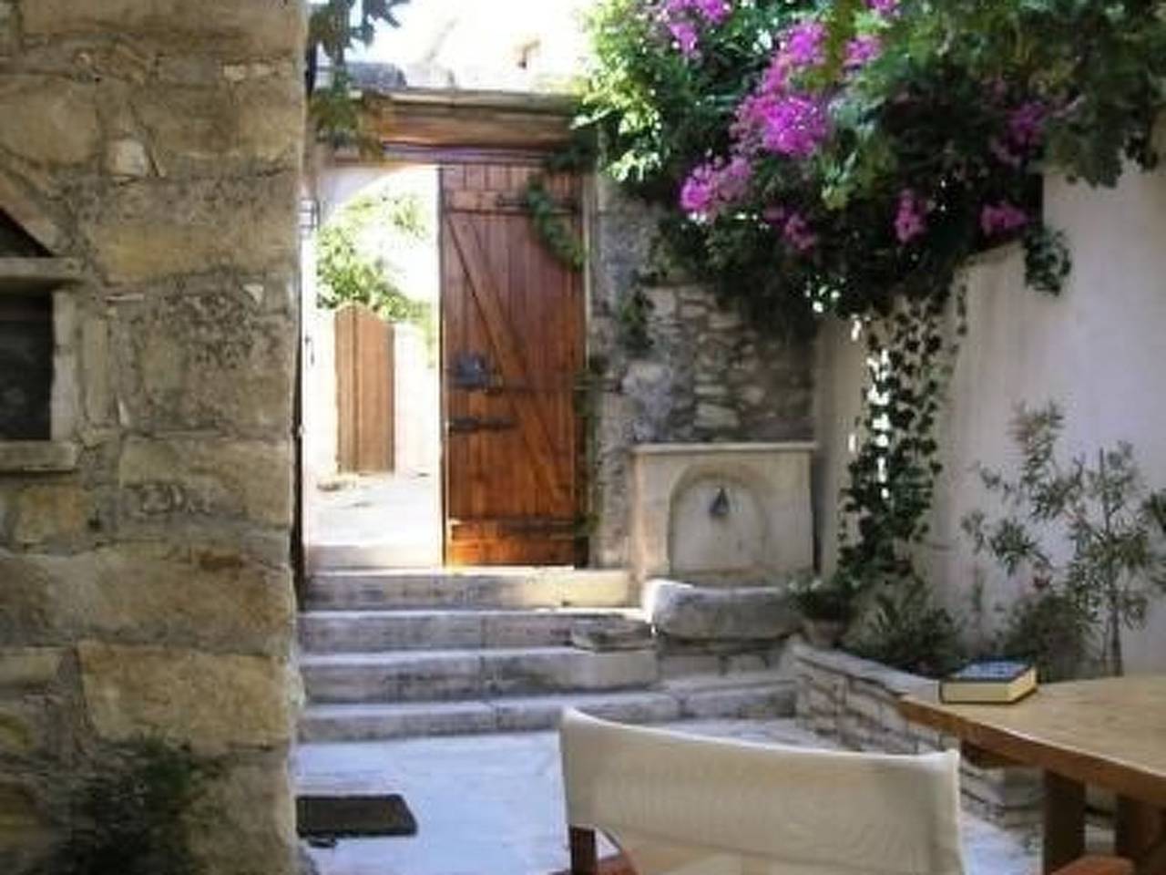 In Douliana mit Großem Balkon in Douliana, Vamos