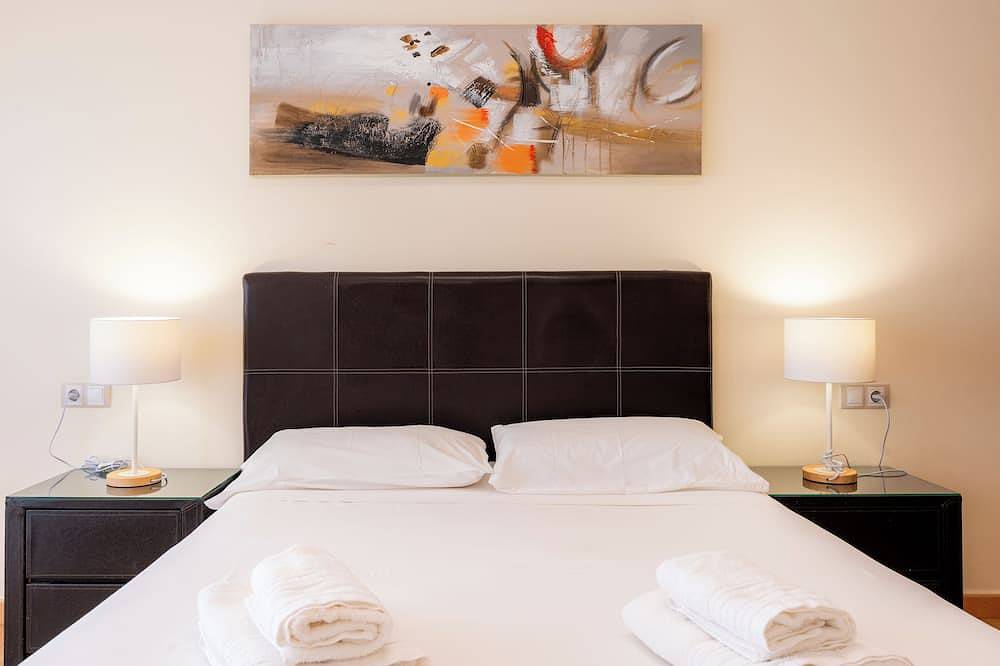 3 bedroom villa in quiet complex with swimming pools / private wifi / Uktv in Oasis Tamarindo, La Oliva