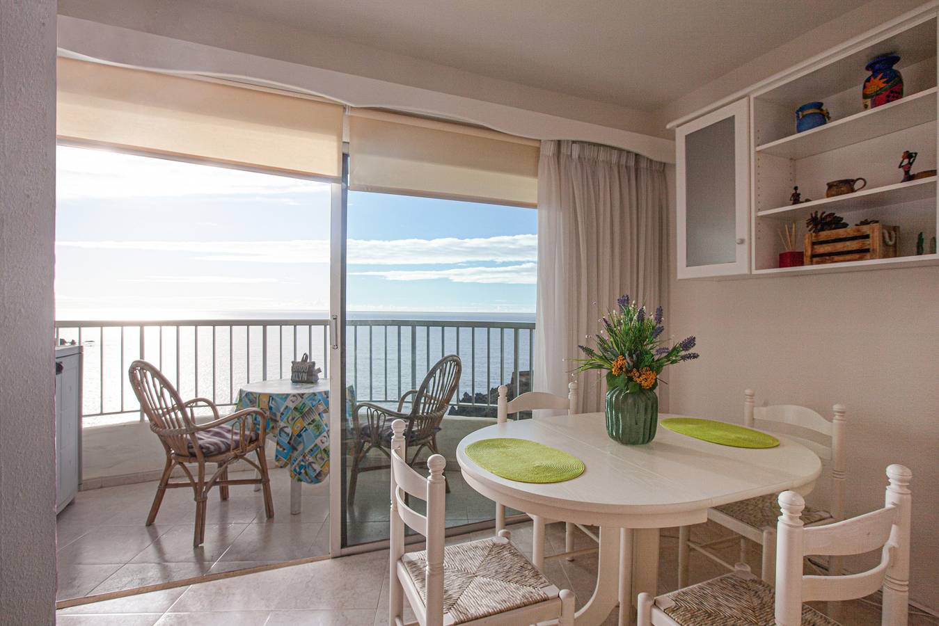 Apartamento entero, Apartamento estudio frente al mar "Sarai" con vistas al mar, vistas a la montaña, Wi-Fi y terraza in San Marcos, Tenerife Norte