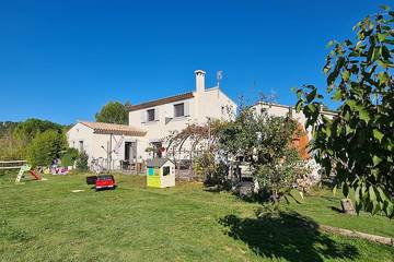 Location de vacances pour 6 personnes, avec piscine et jacuzzi à Tourves