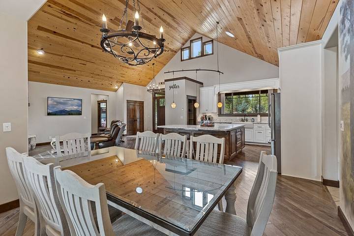 Log cabin for 16 people in Flagstaff