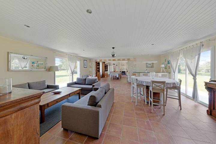 Location de vacances pour 12 personnes, avec terrasse et piscine à Saint-Germain-d'Esteuil - 4