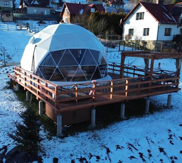 Namiot dla 4 osób, z ogród i jacuzzi oraz taras w Międzybrodzie Bialskie