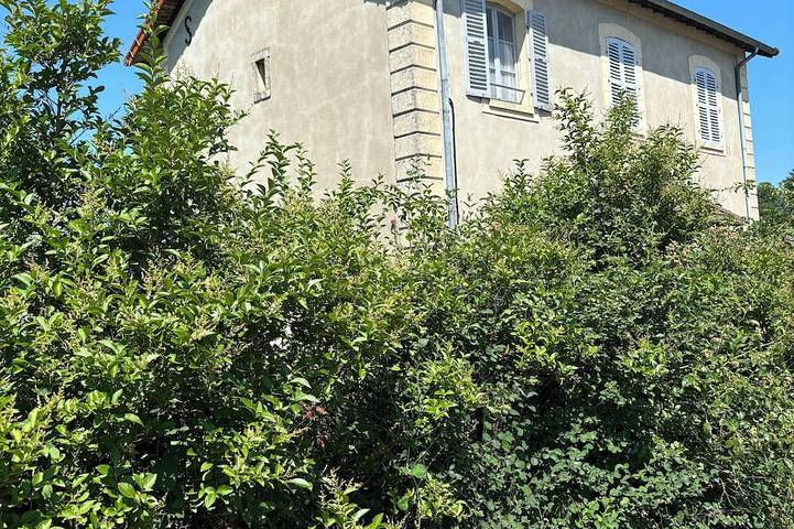 Location de vacances pour 8 personnes, avec terrasse et jardin, animaux acceptés à Gibles