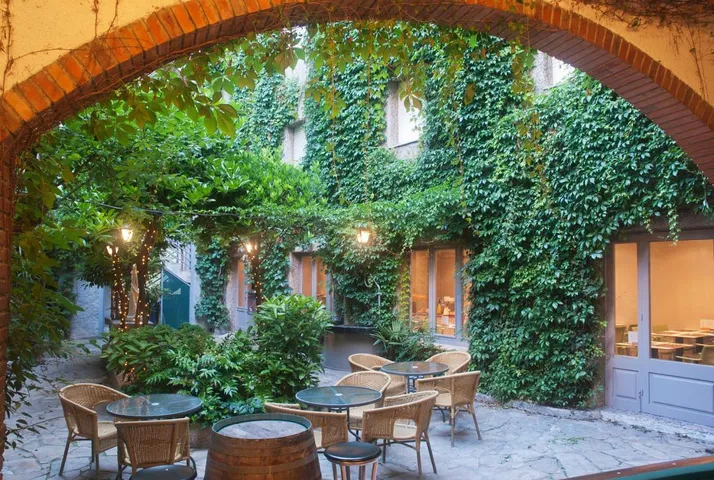 Hotel para 2 personas, con jardín - 1